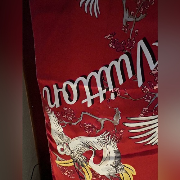 Authentic Louis Vuitton silk scarf. Absolutely gorgeous. - Picture 13 of 16